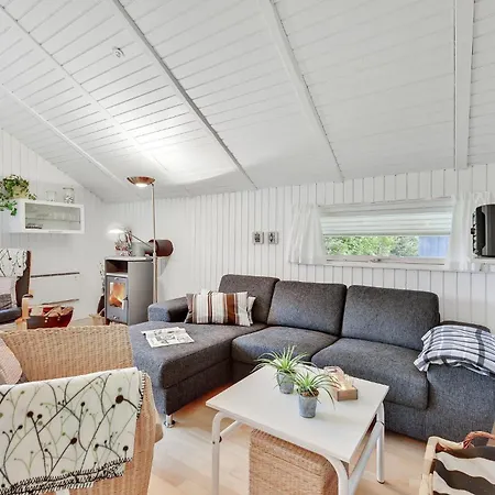 3 Bedroom Stunning In Semesterbostad Skjern