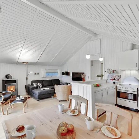 3 Bedroom Stunning In Semesterbostad