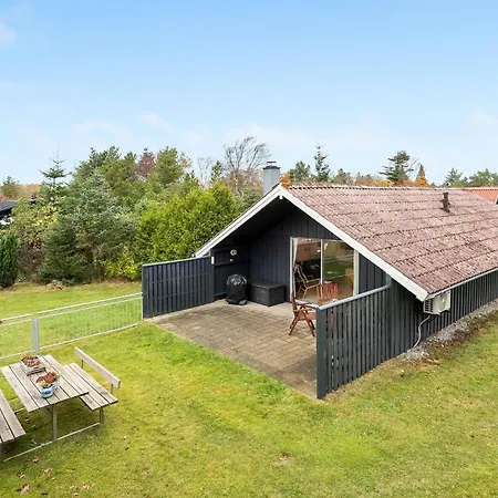 3 Bedroom Stunning In Semesterbostad *